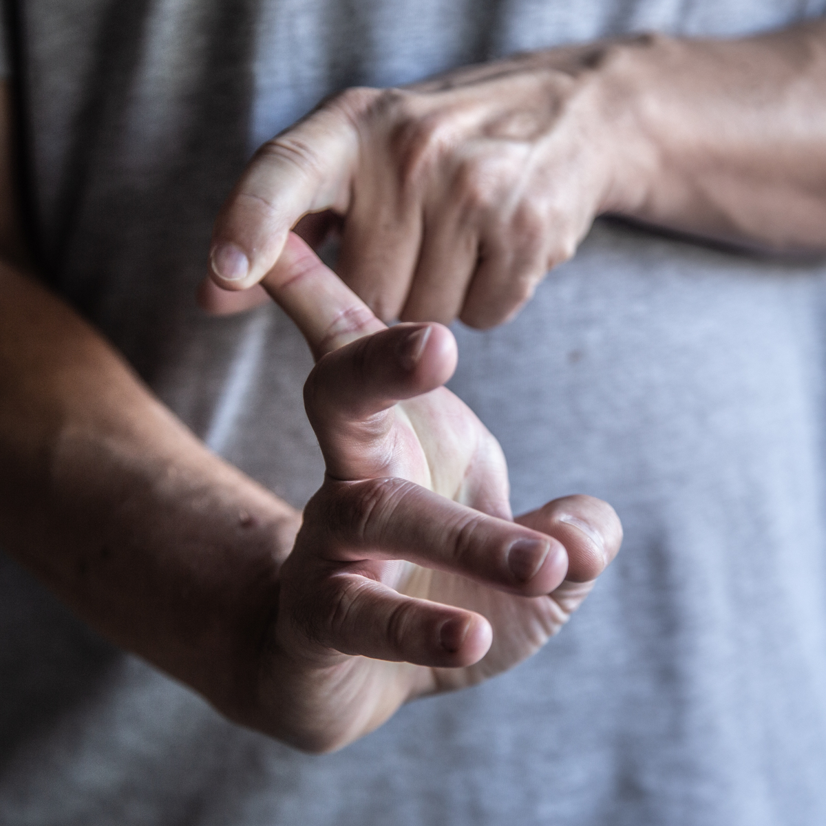 Ломая пальцы