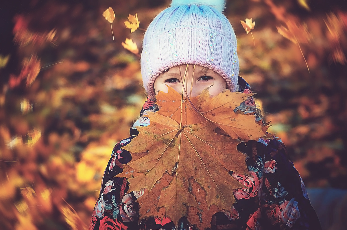 Осень - все цвета светофора в одном лице...)