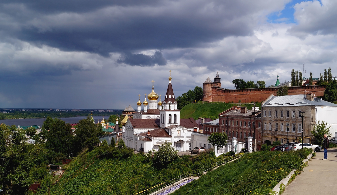 Дождь за рекой