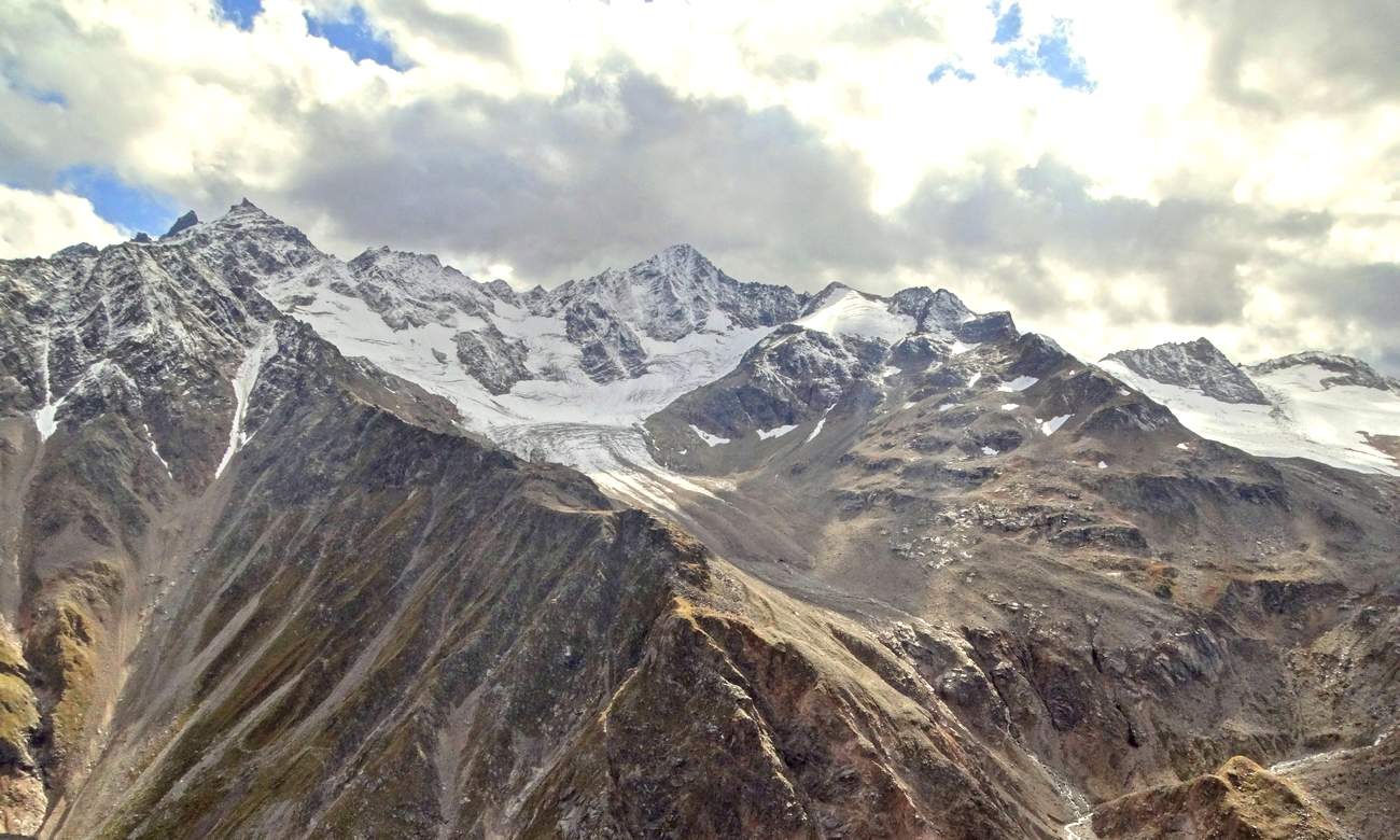 Вид с Эльбруса на Кавказские горы