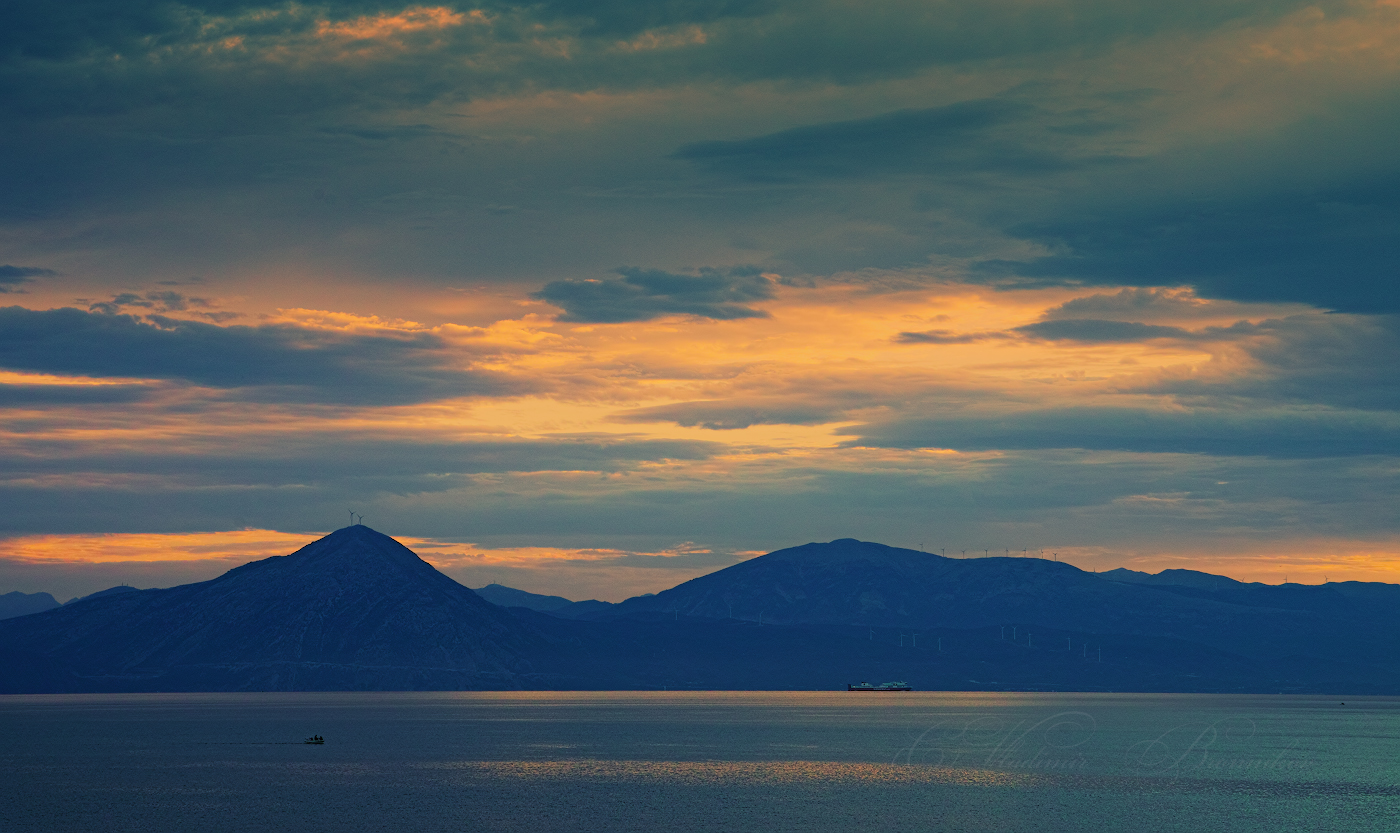 Плывут корабли к рассвету