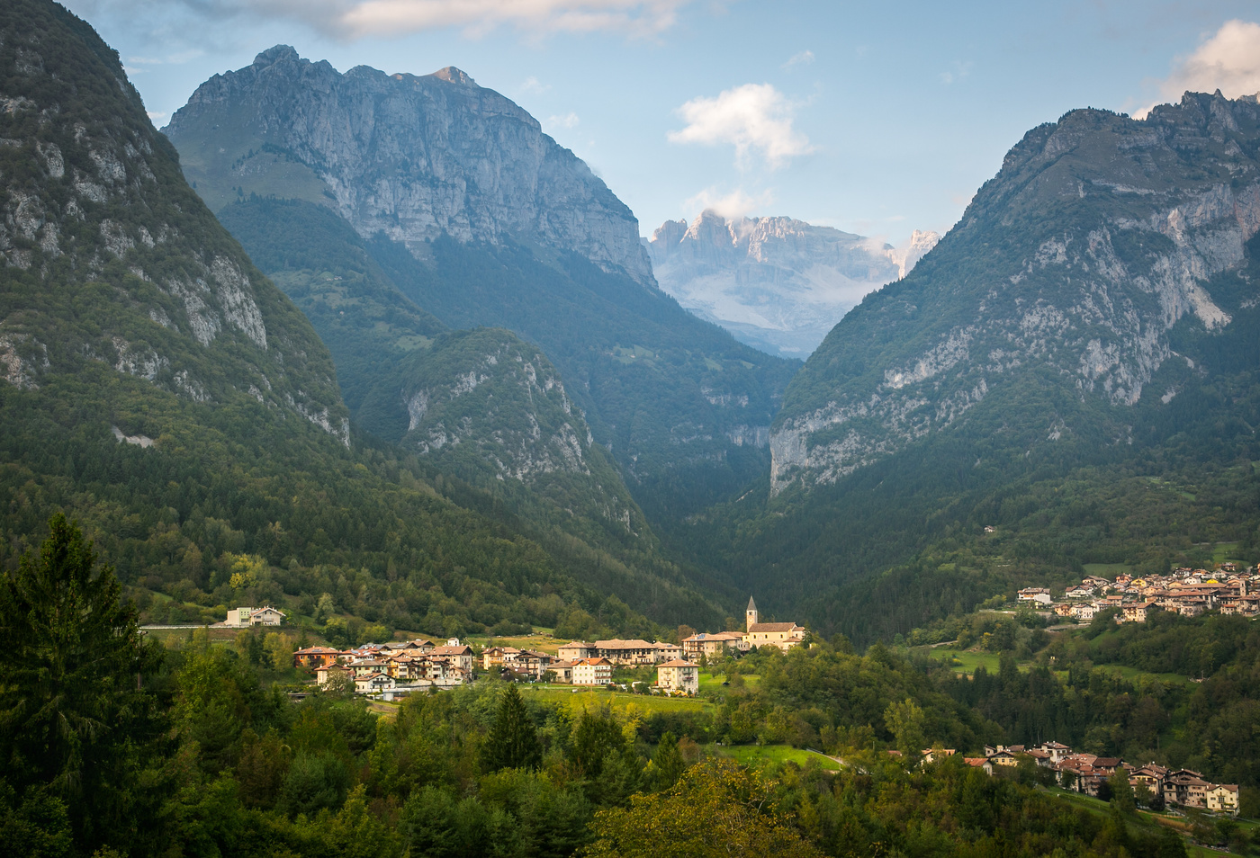 У подножия гор