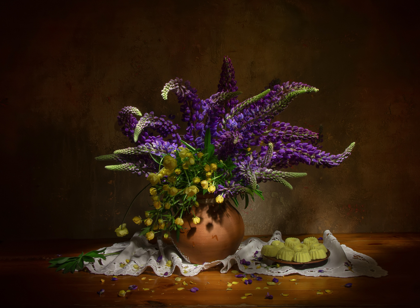 Танцующие...