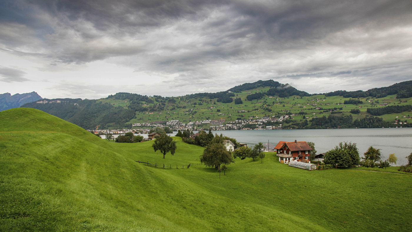 На берегу Фирвальдштетского озера