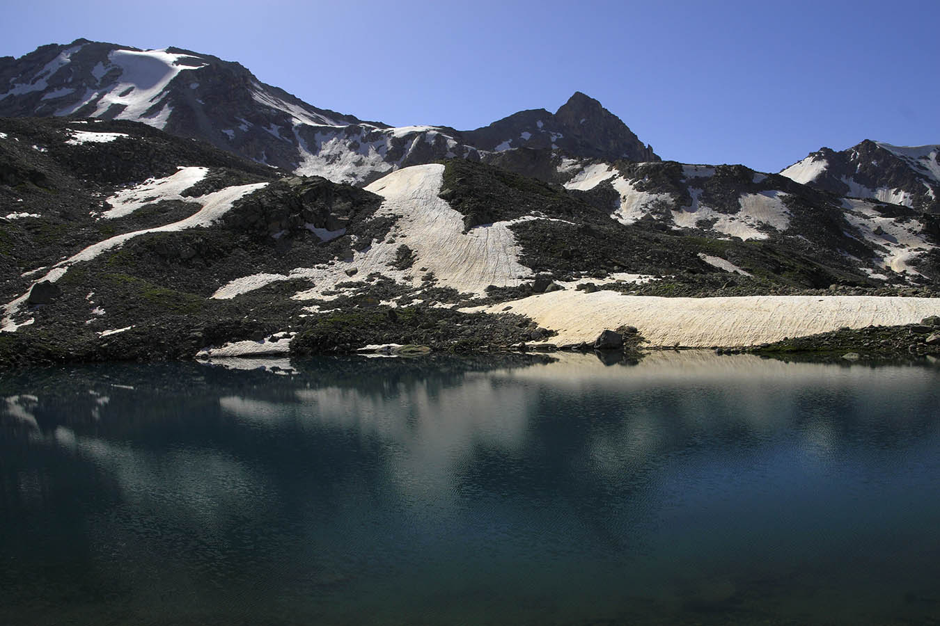 Утро на горном озере