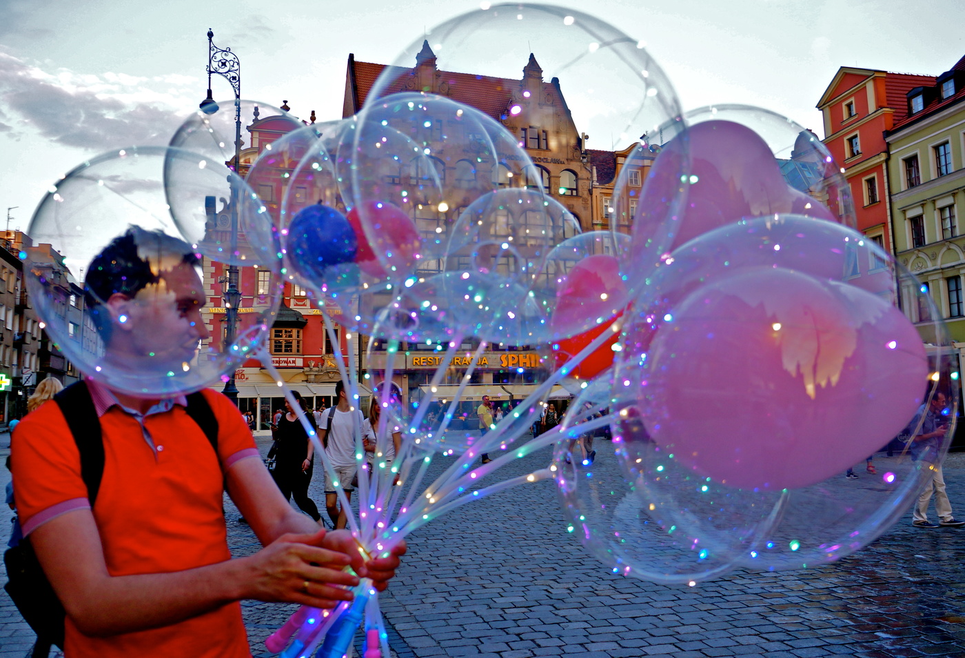 Продавец шаров