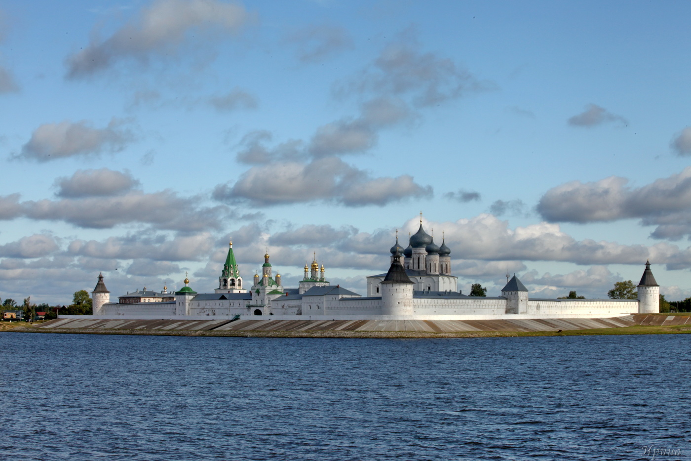 Свято-Троицкий Макарьевский Желтоводский монастырь.