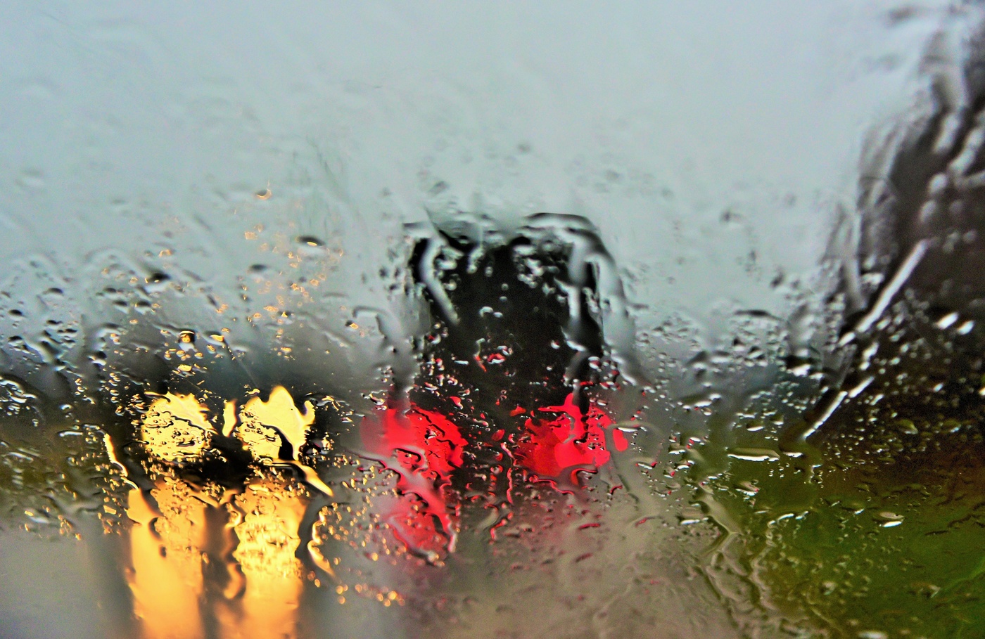 "Дорога в дождь - она не сладость ..."