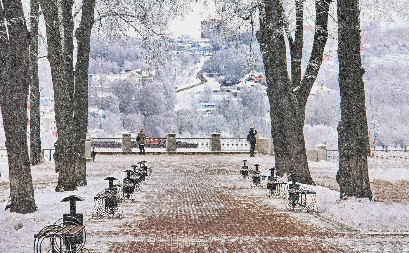 Вьётся,мелькает,падает снег.