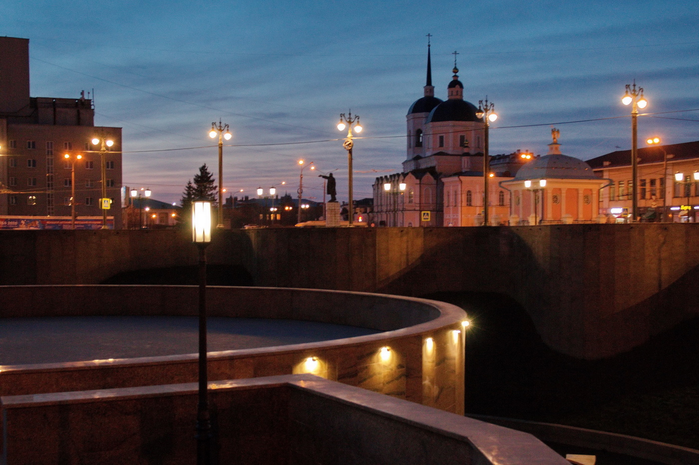 Поздним вечером.