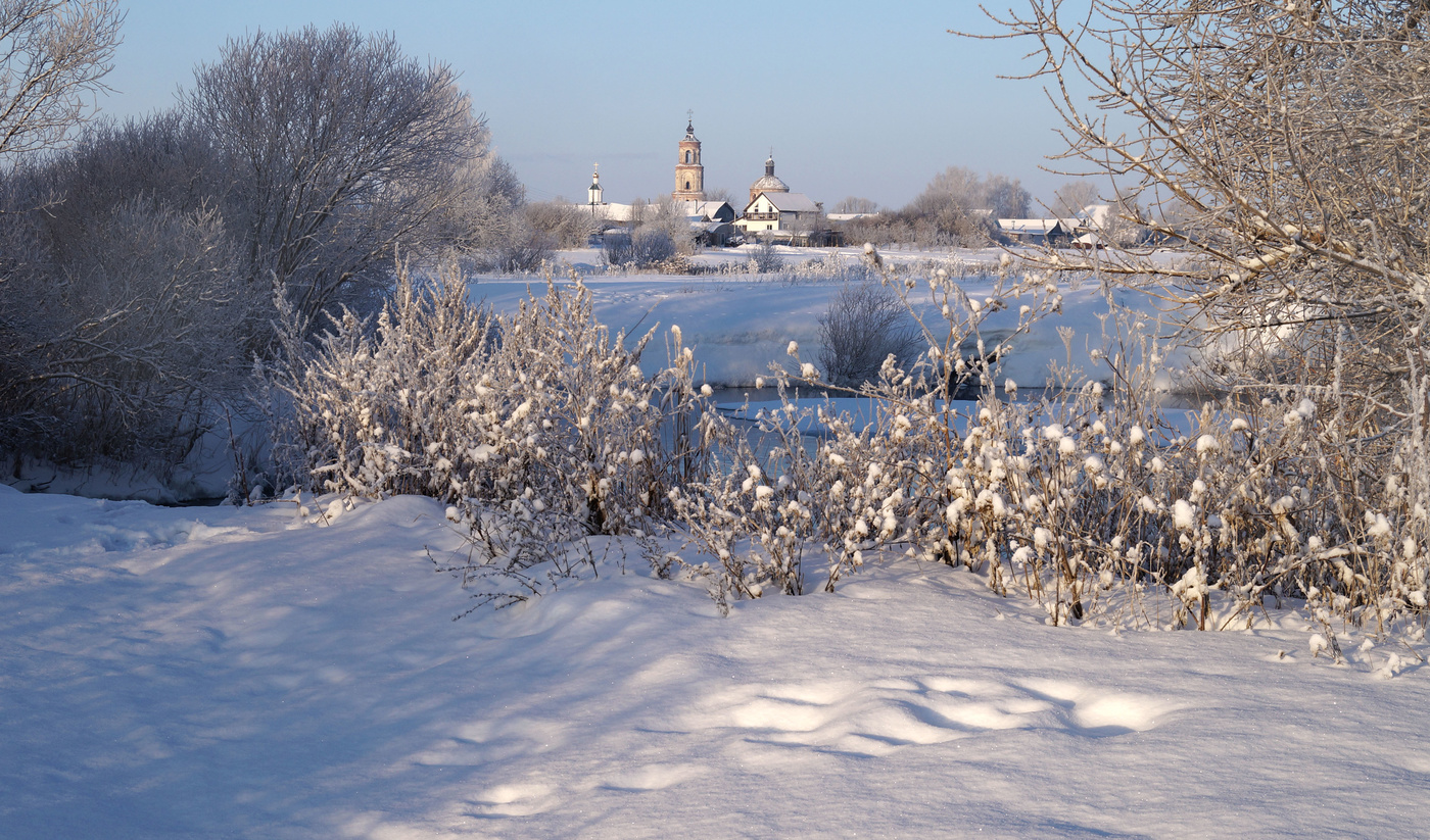 У речки за околицей