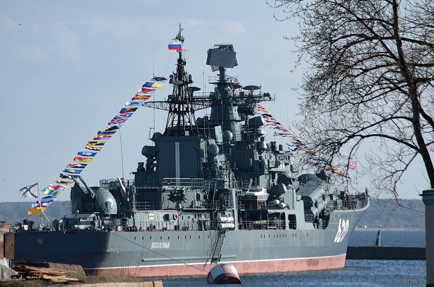 из за острова на стрежень....