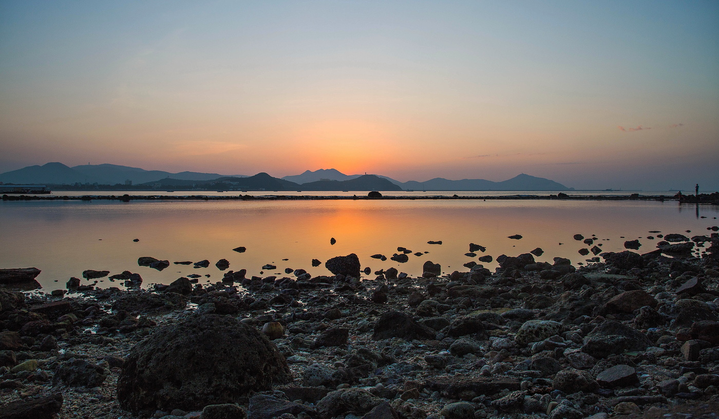 Синяя дымка уже пламенеет...