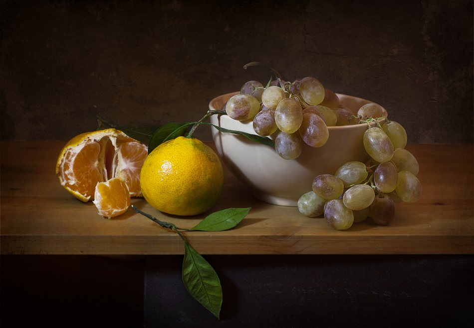 мандарины и виноград