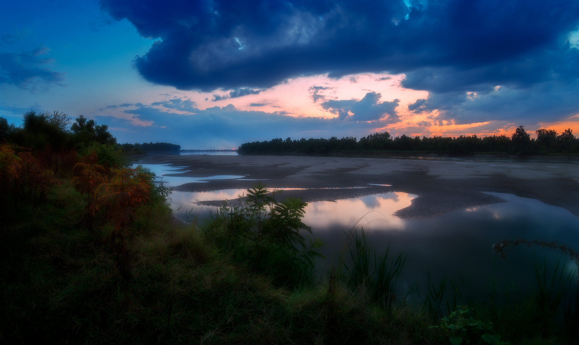 Сумерки на реке