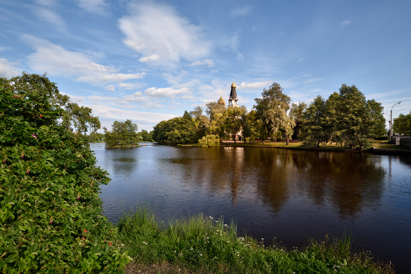 вид на храм св.Петра и Павла