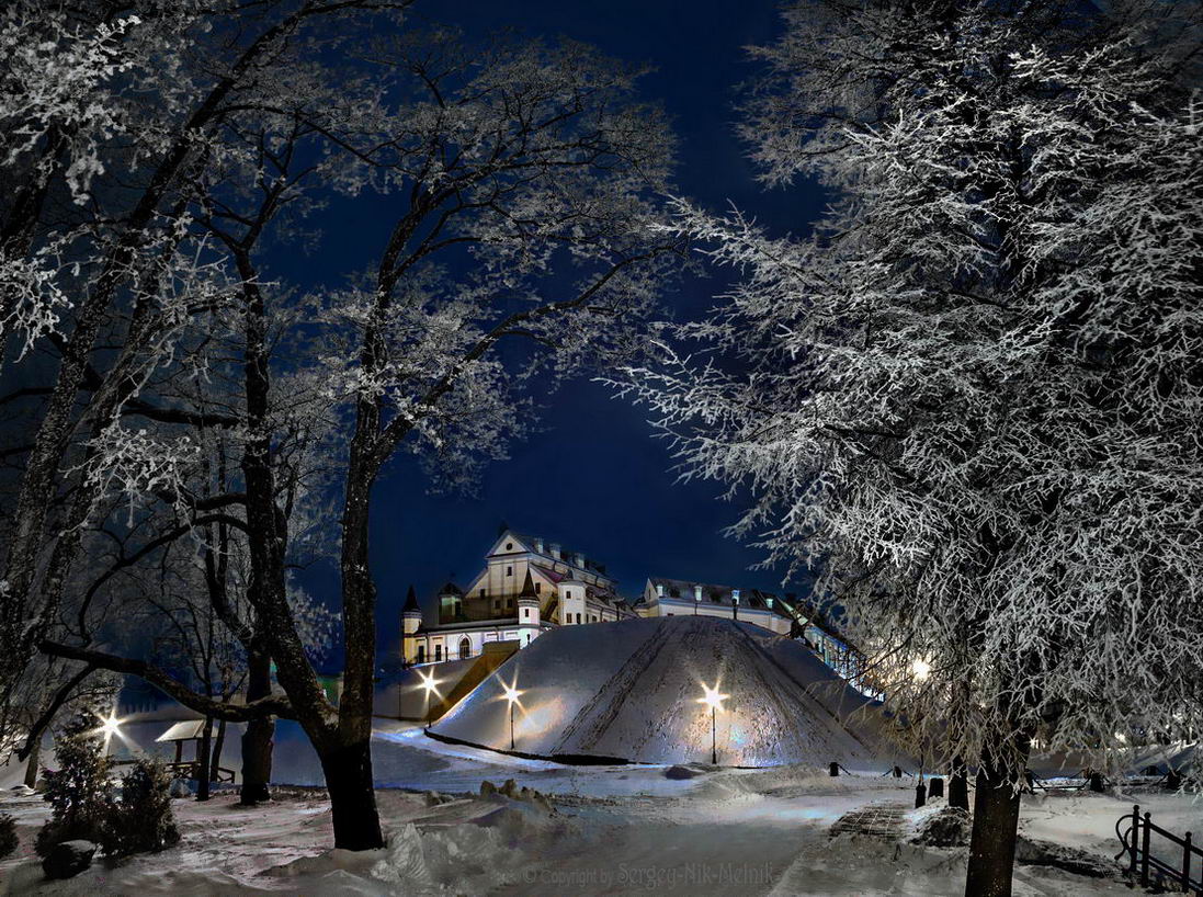 Весь покрытый инеем, абсолютно весь...