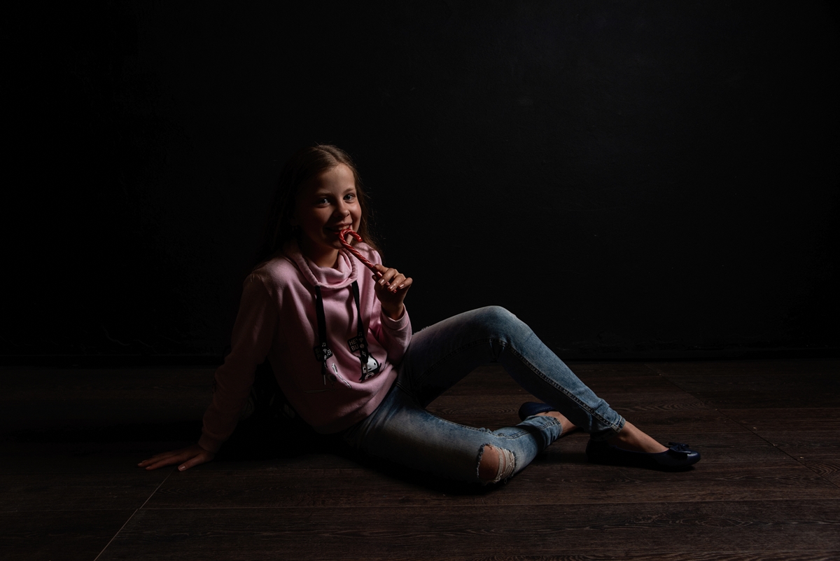 Девочка с леденцом