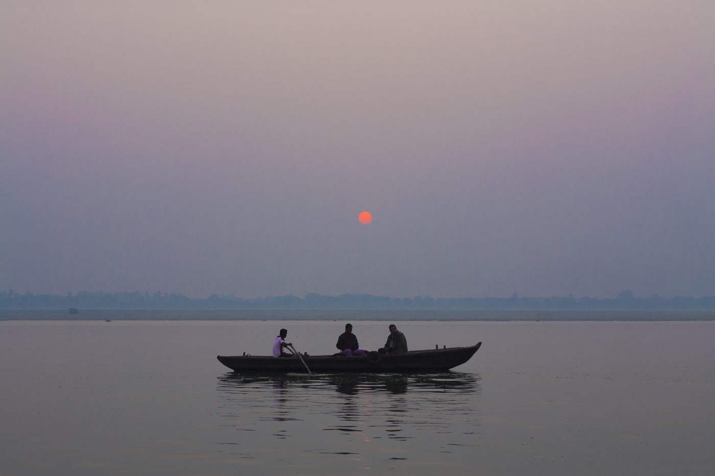 Кто раньше встал, ... того и тапки ;)