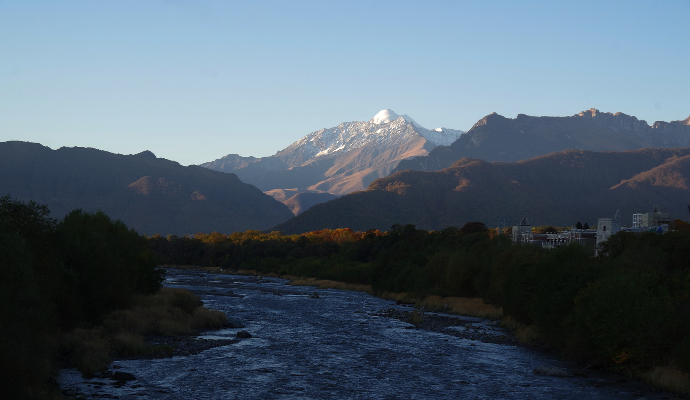 Немного утра, Немного Терека и много гор. Владикавказ.