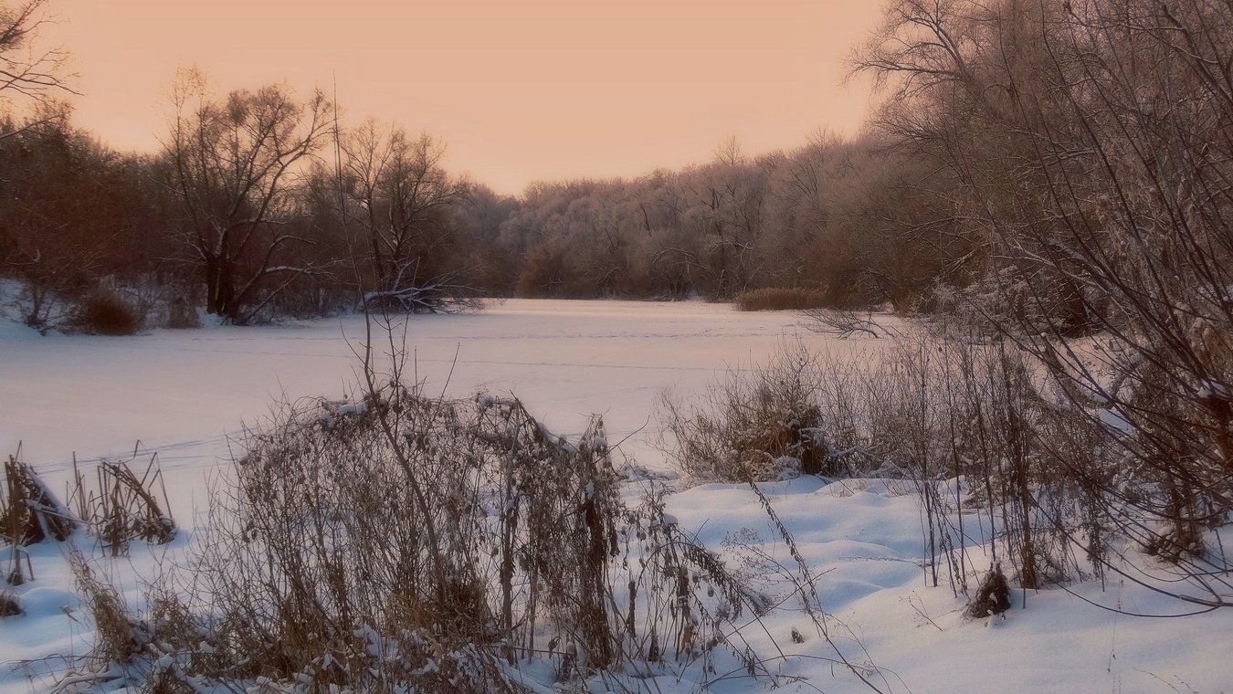 Река в зимнем наряде
