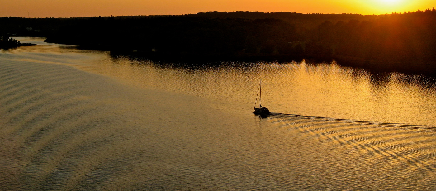 По золотой воде...