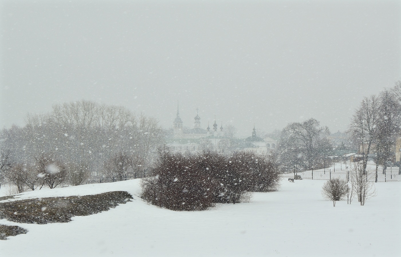 Завалило снегом. Белая блокада.