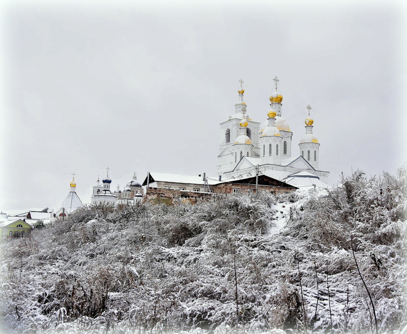 ...дорисовал внезапный снег