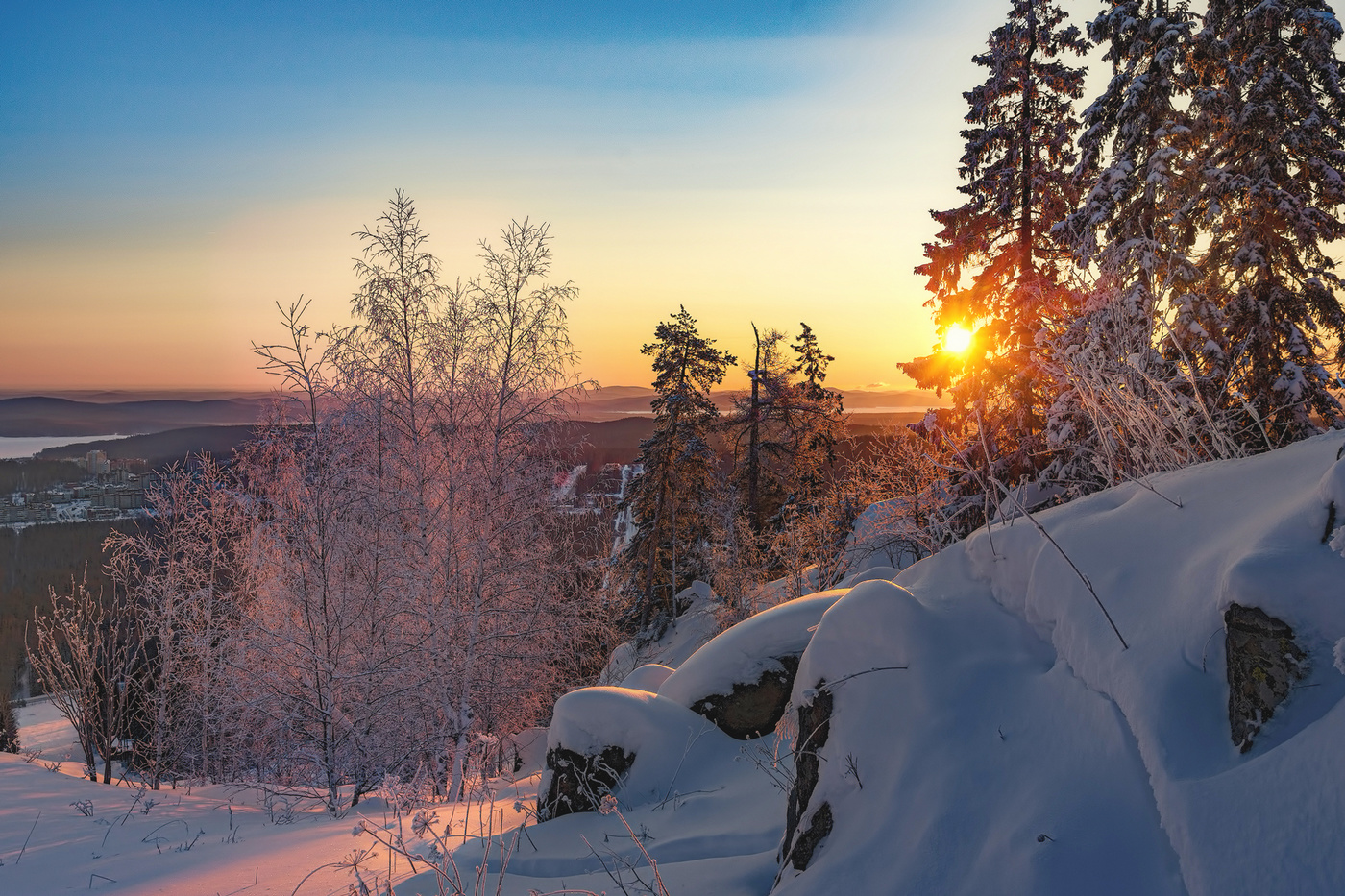 Рассвет залил уже восток