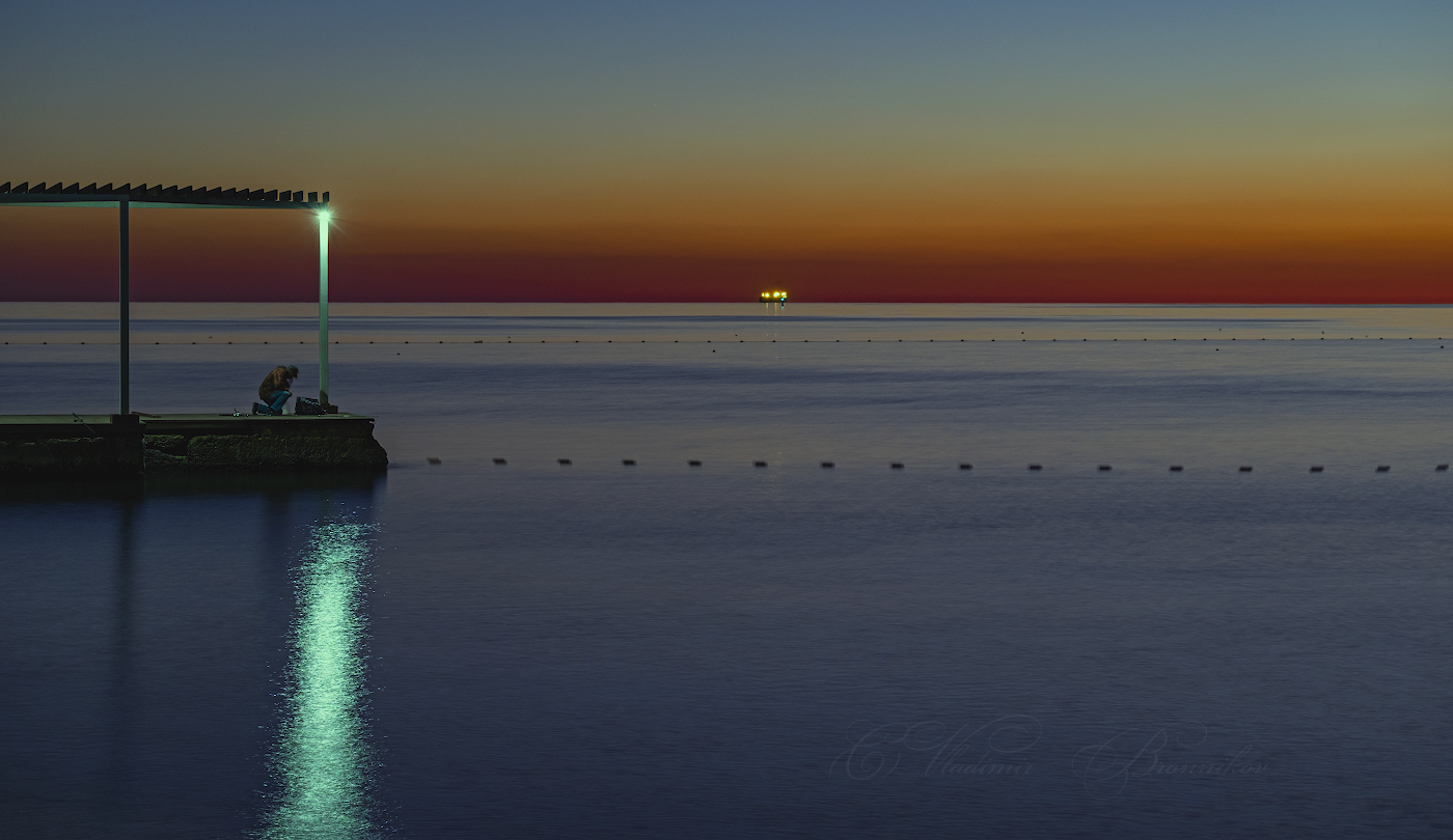 Ночь,море,рыбак, фонарь...