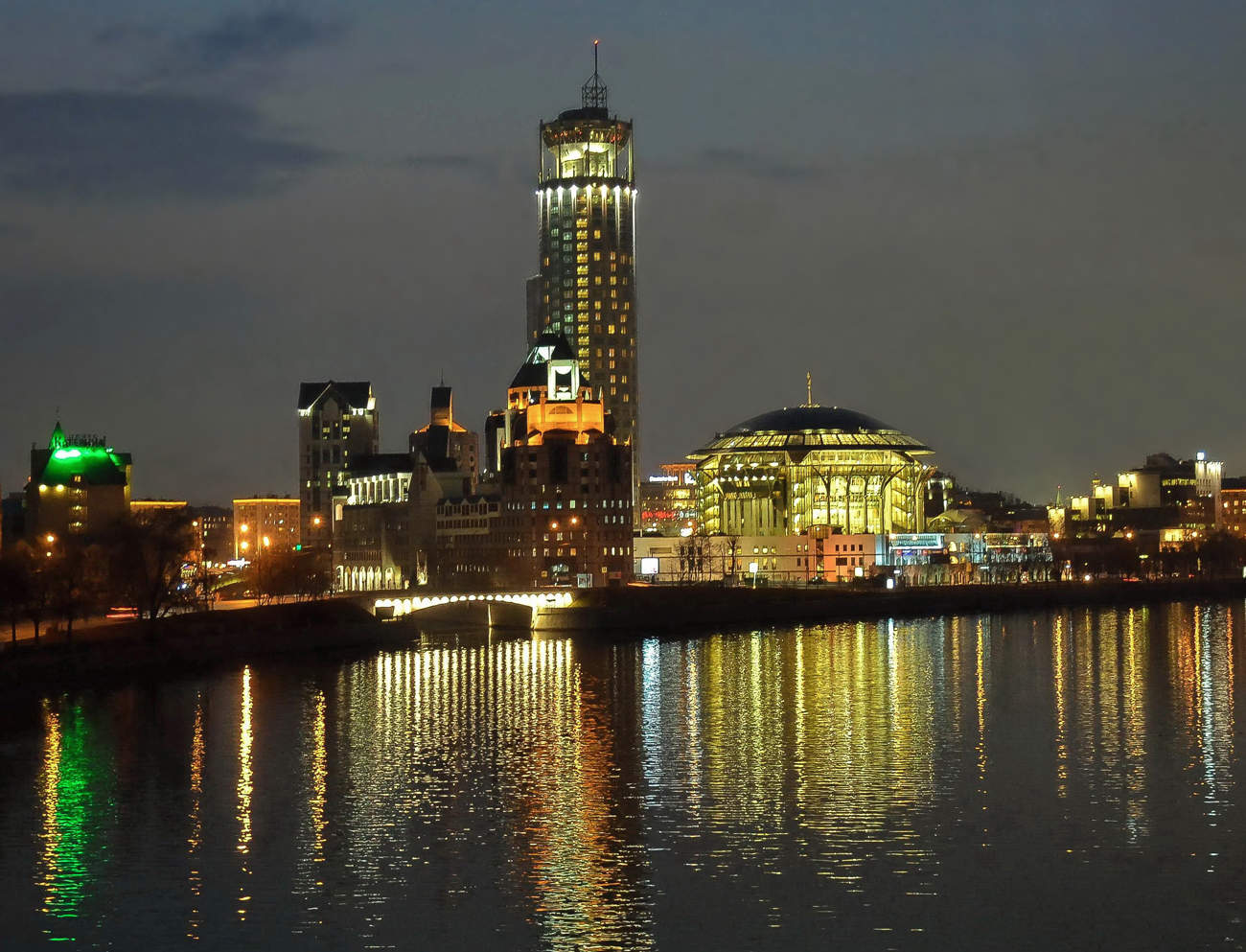 Комплекс «Красные холмы» на Космодамианской набережной (Московские набережные)