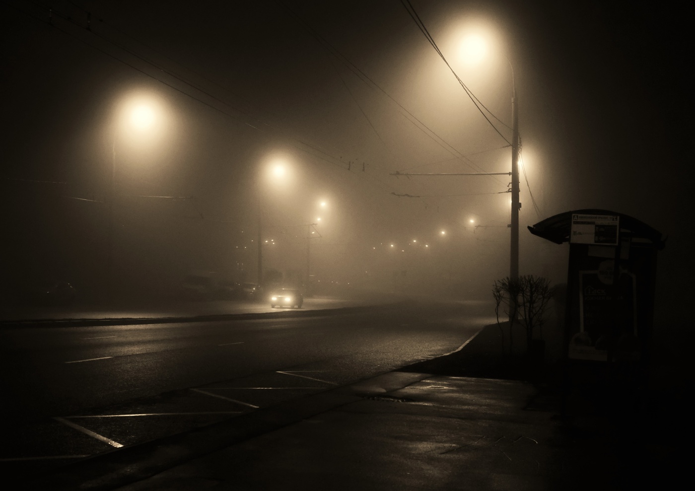 "Город ночной, чуть испачкан огнями ..."