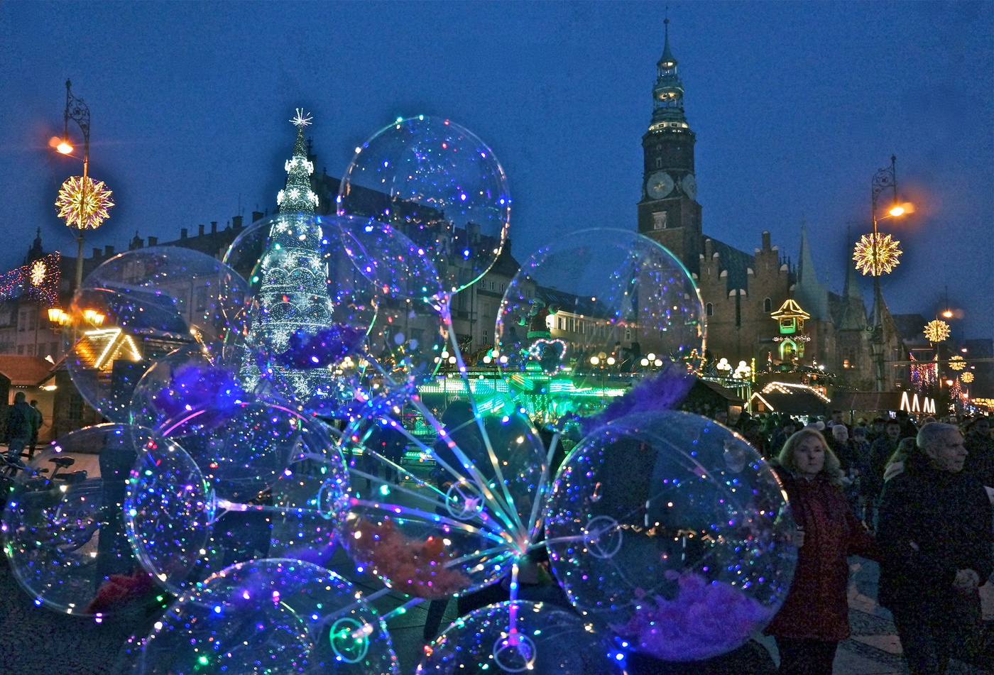 Звезда светила в небесах, Всех ярче звёзд...