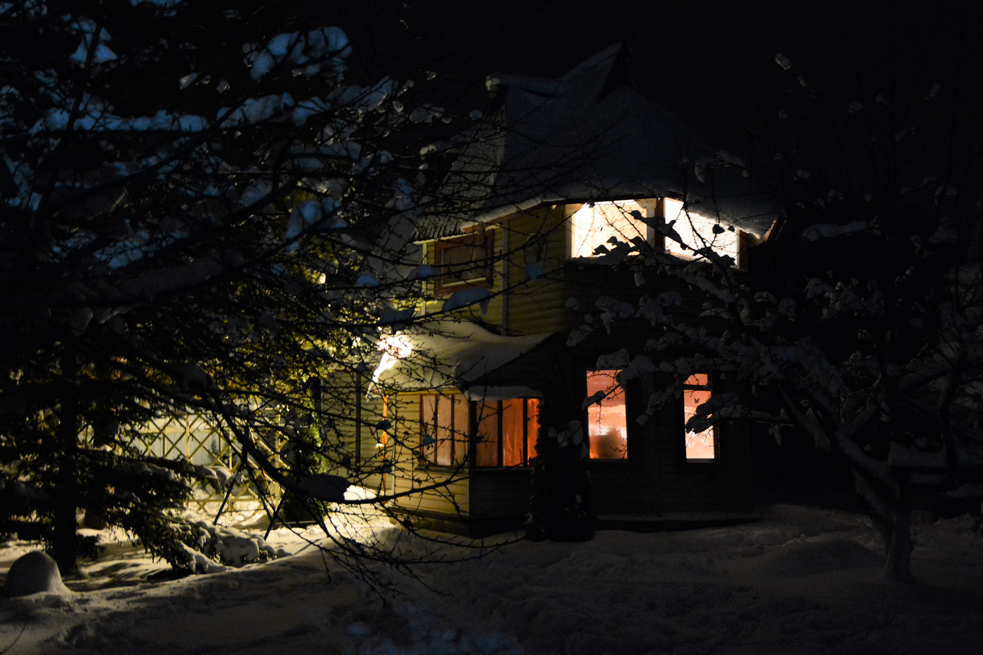 "А в доме запах пирога и вкусно пахнут мандарины..."