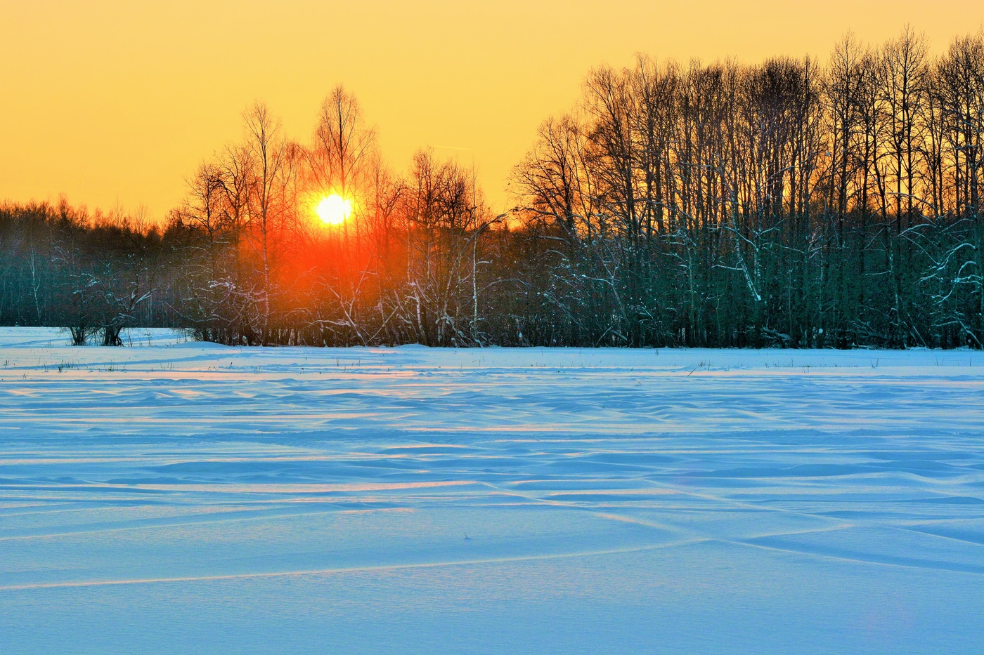 "Украшен вечер золотом заката ..."