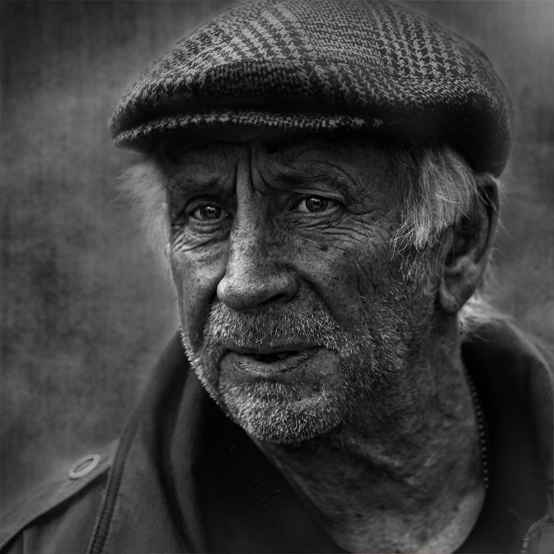 жизнь играет с нами в прятки