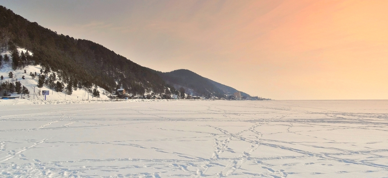 Утренние следы на свежем снегу