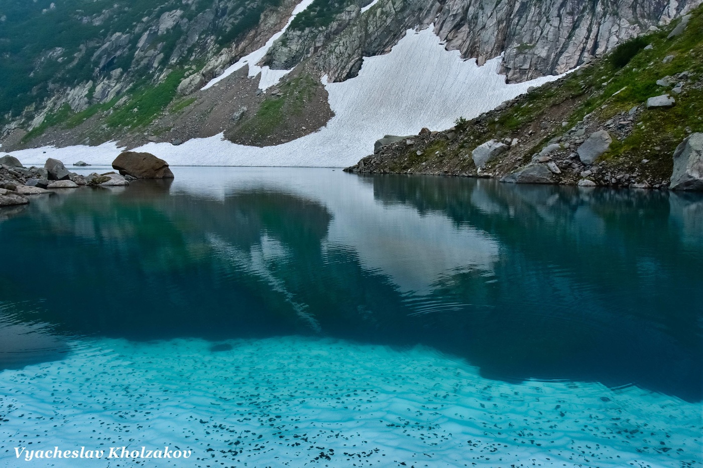 В июле на леднике Тронова в Кузнецком Алатау