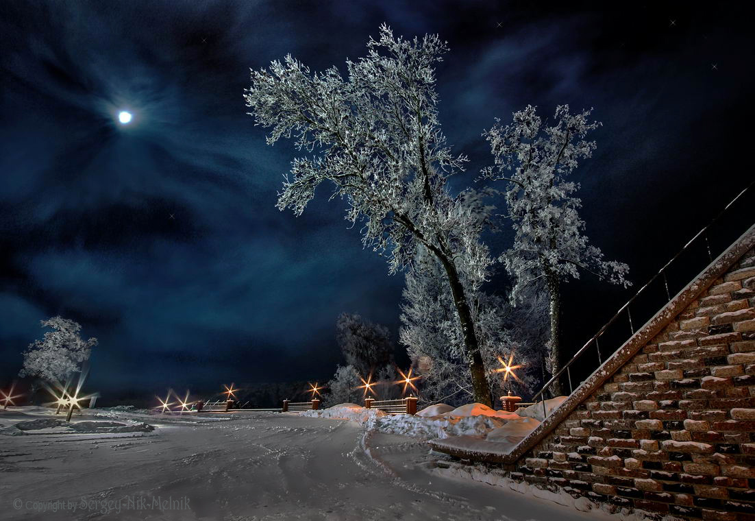Лунное сияние над замком Радзивиллов во всём Мире