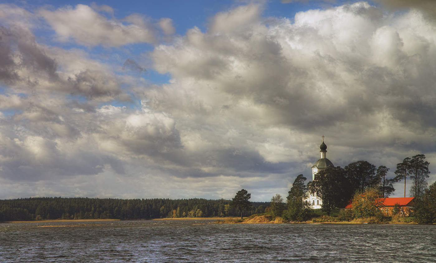 Атмосферный фронт над монастырём