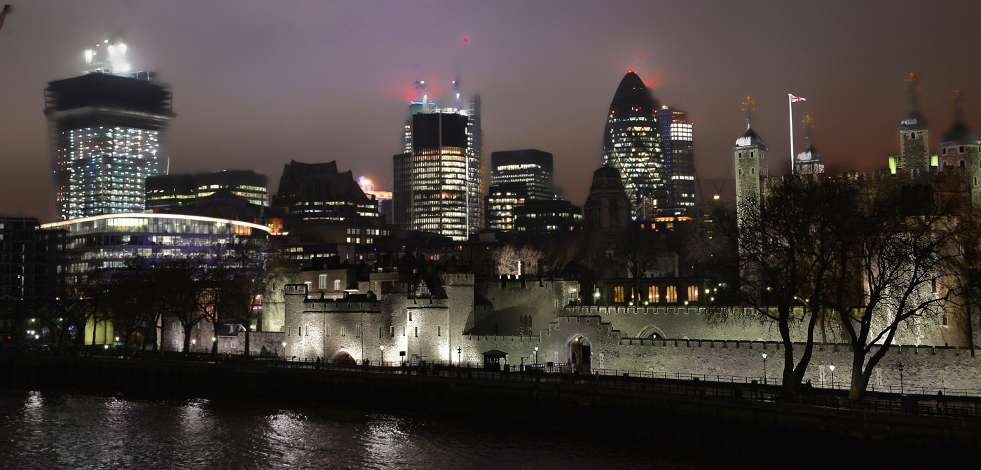 За крепостными стенами