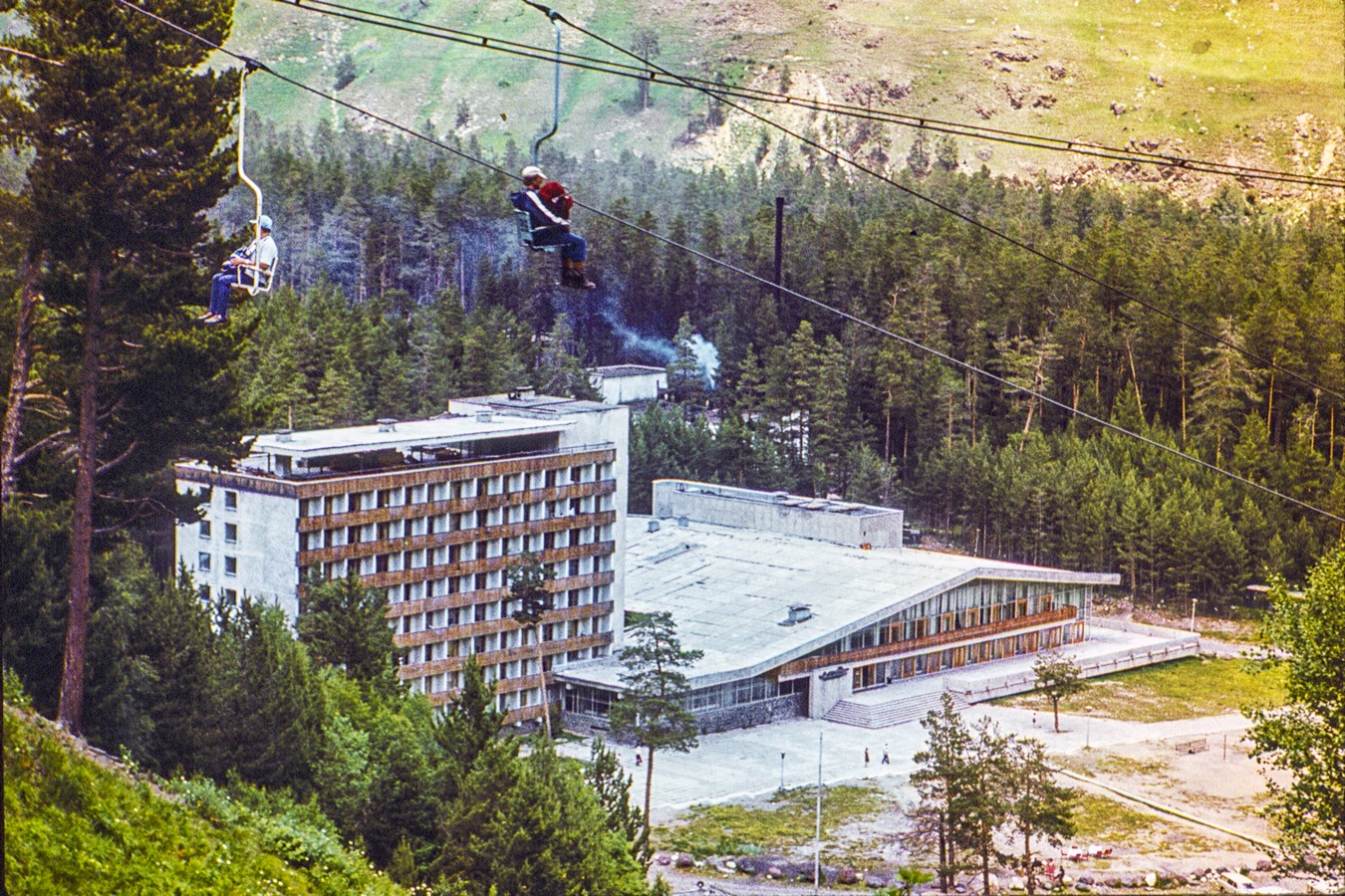 Поляна и гостиница Чегет.