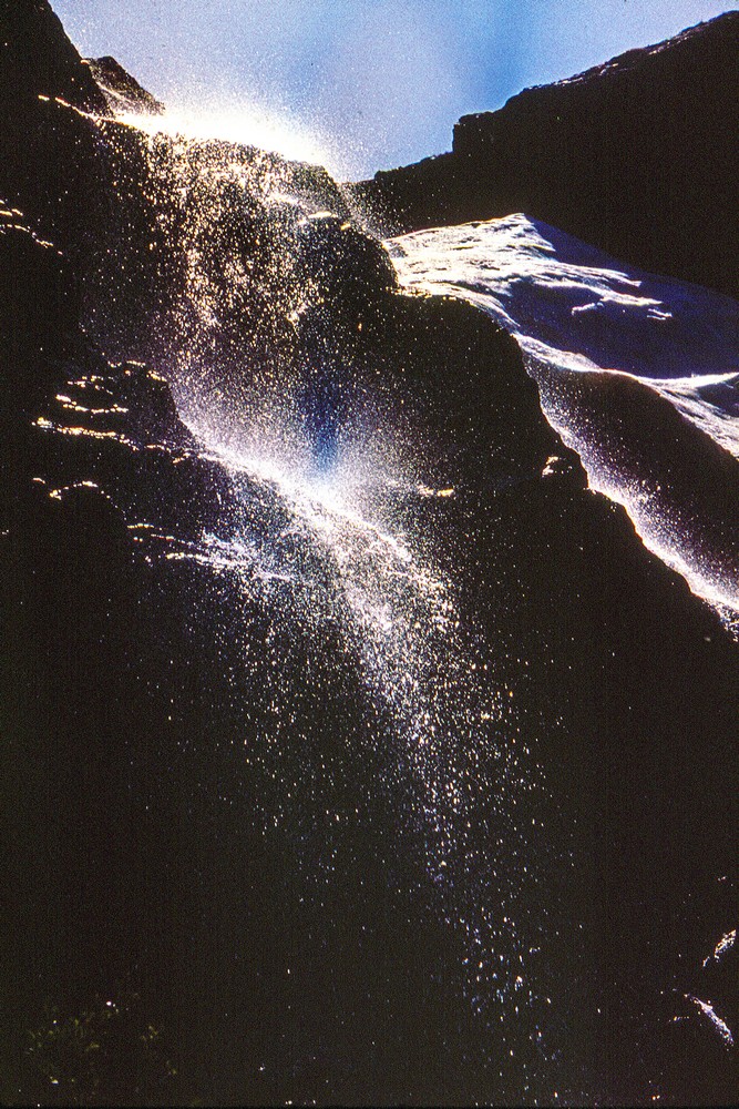 Течёт с небес вода