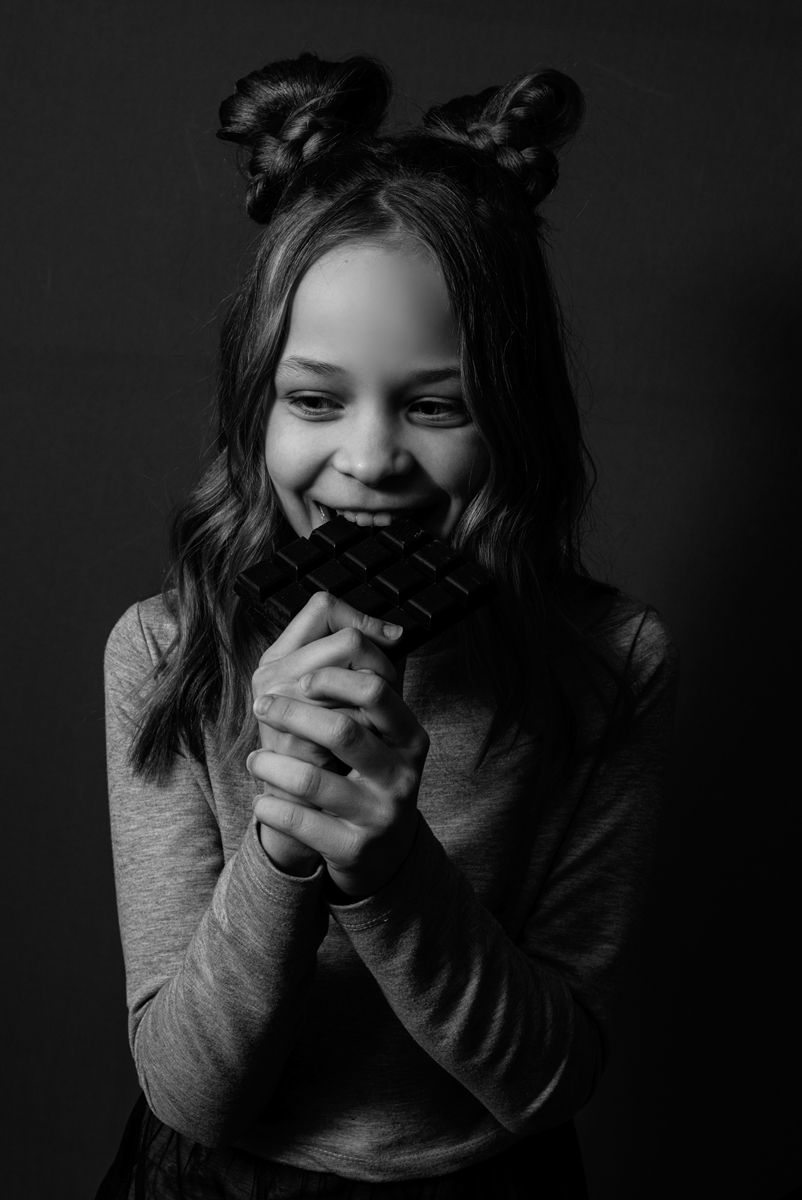 Лина с шоколадкой