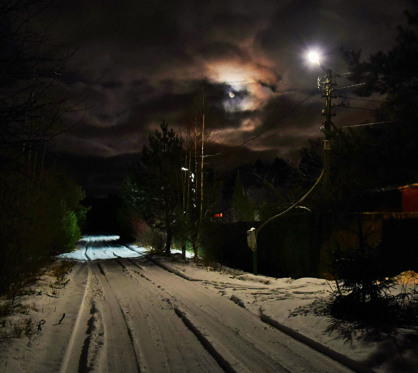 "Ночь темна, на небе тучи ..."