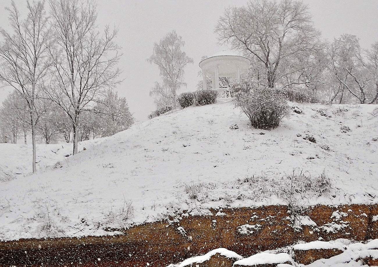 Беседка для влюблённых на Дворянке