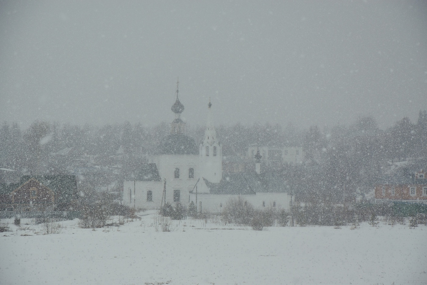 Сходит небо с чердака....