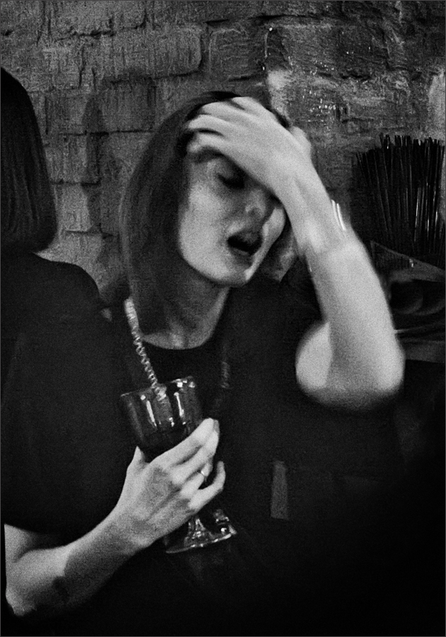 Дама с бокалом.