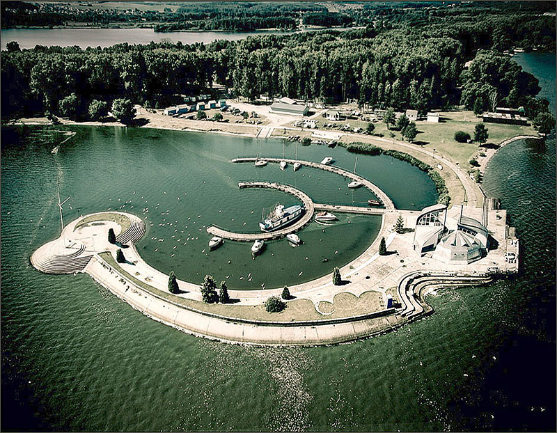 Пролетая над Таити...