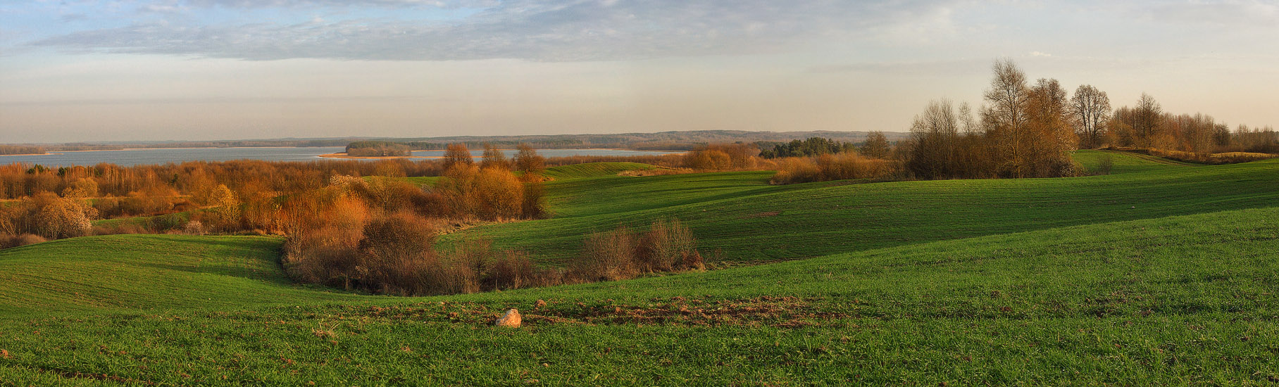 Ноябрьская с озером Мядель